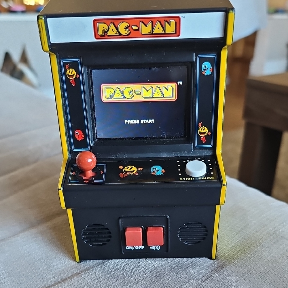 VINTAGE pac Man Arcade Mini Game 2019 Handheld Console  Video Retro Ghost